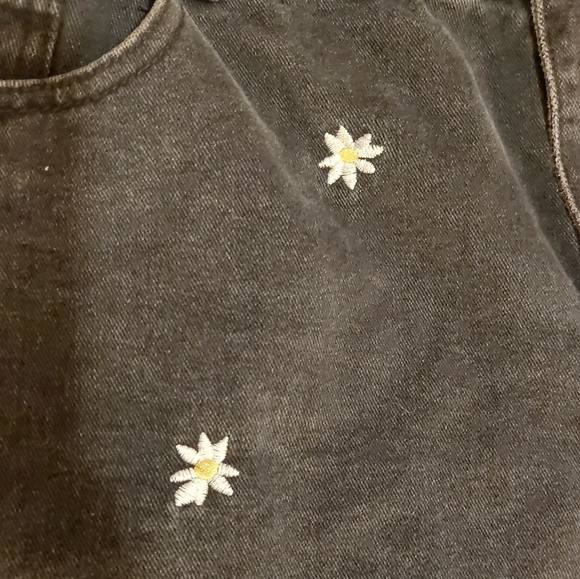 Shein Daisy Denim Shorts, Size 3X - Picture 4 of 6